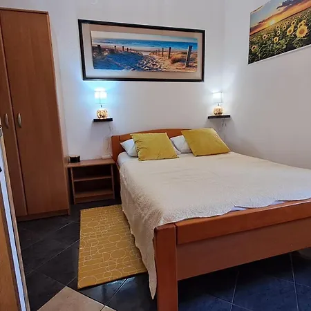 Apartament Red Gold *