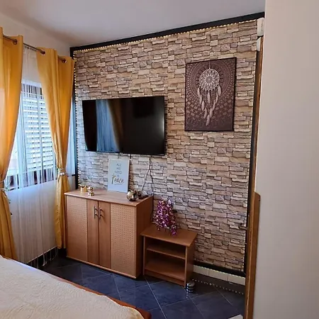 Apartament Red Gold *
