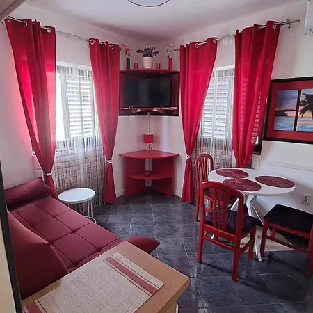 Apartment Red Gold Pula