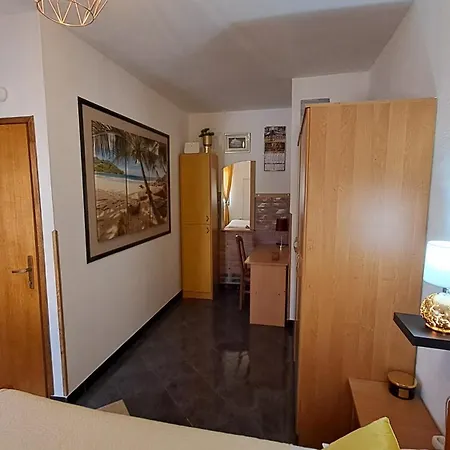 Red Gold Lejlighed Pula